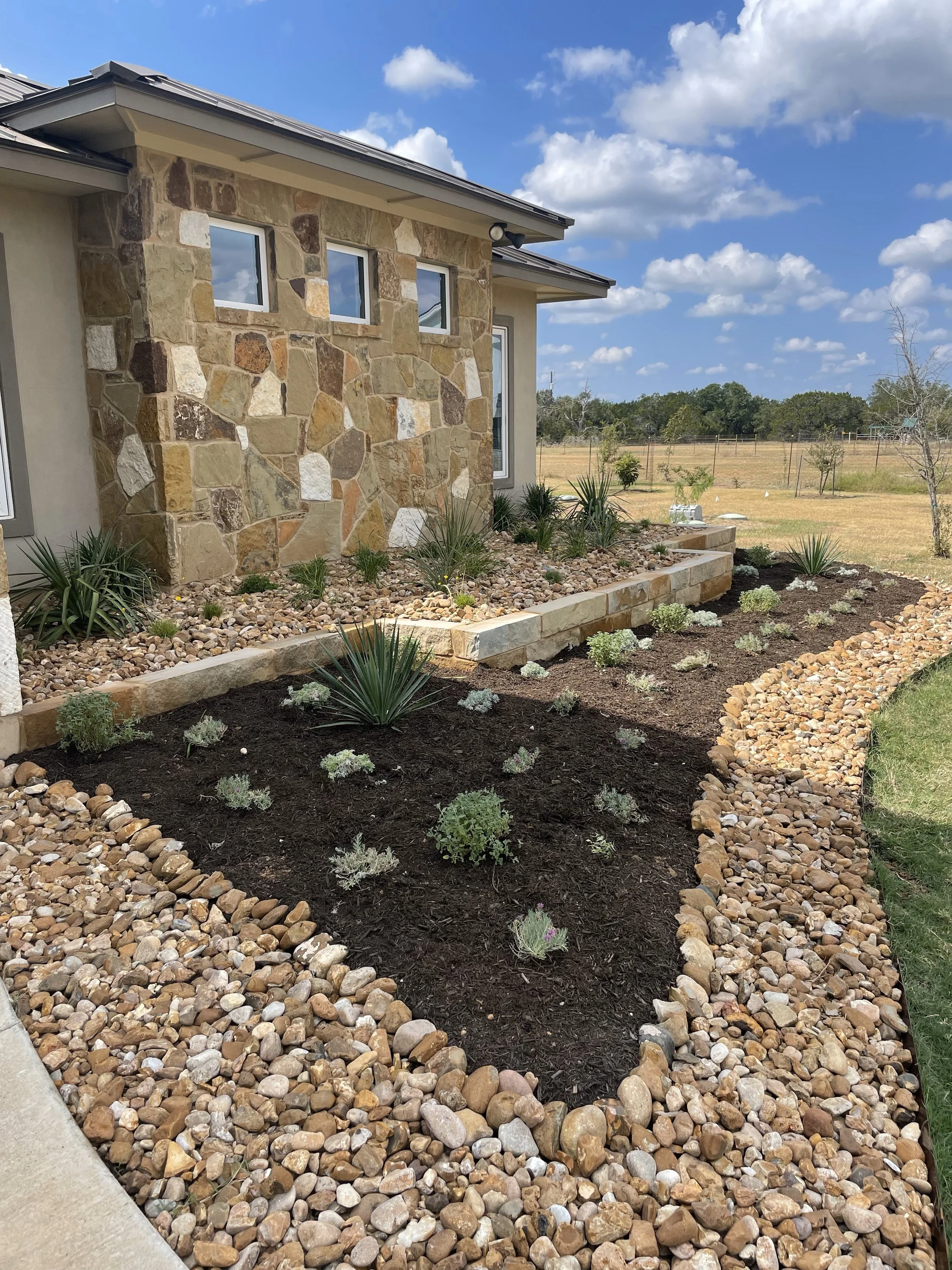 Water-wise xeriscape bed